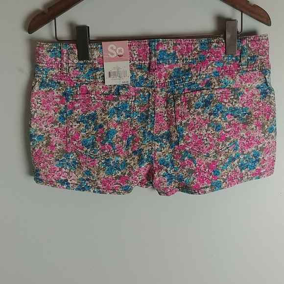 SO Wear It Declare It Womens Floral Print Jean Shorts - Picture 5 of 5